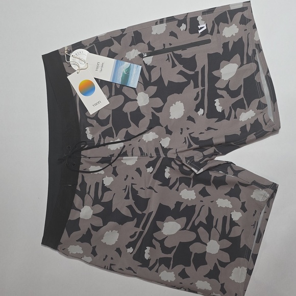 NWT Men's Vuori 